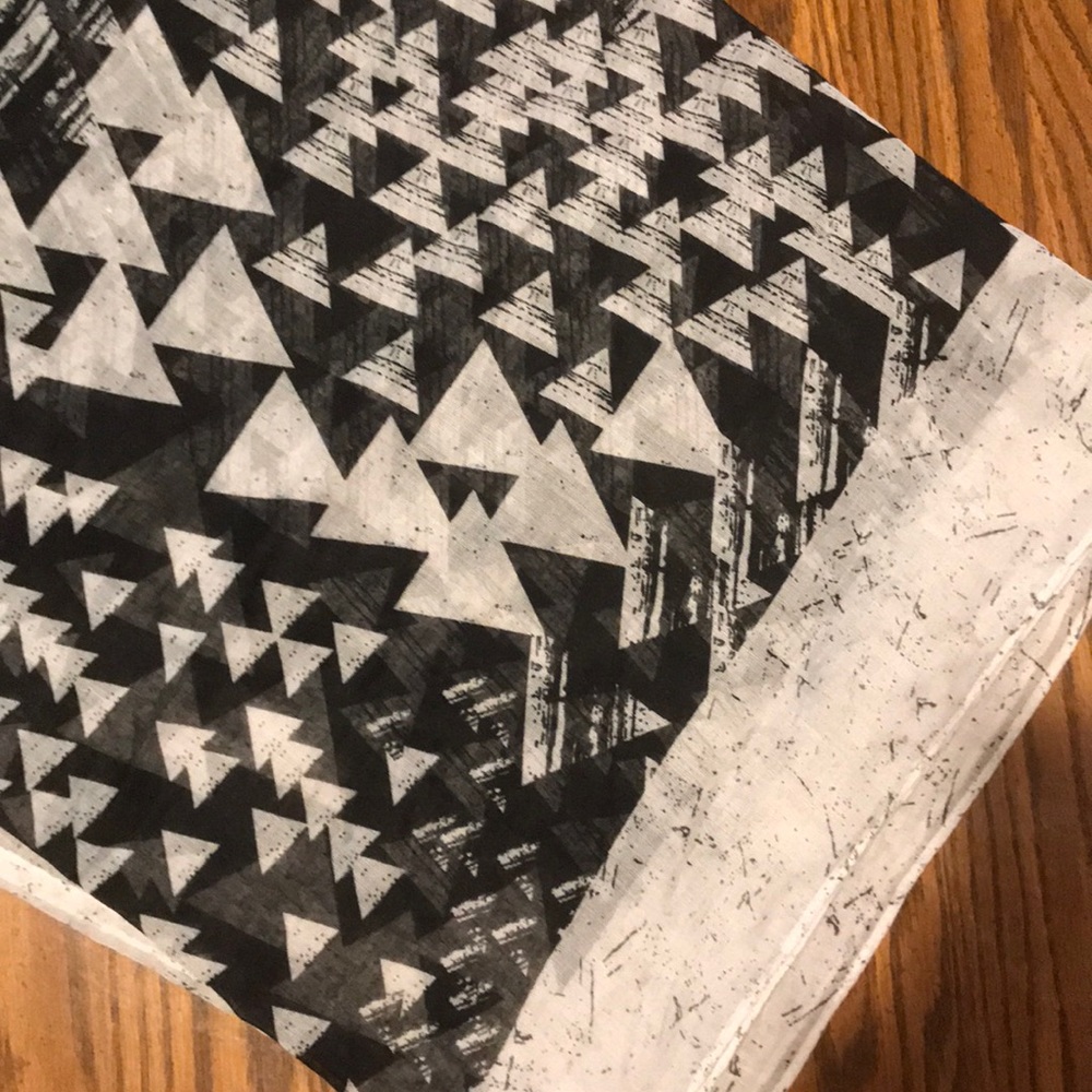 Black and white scarf